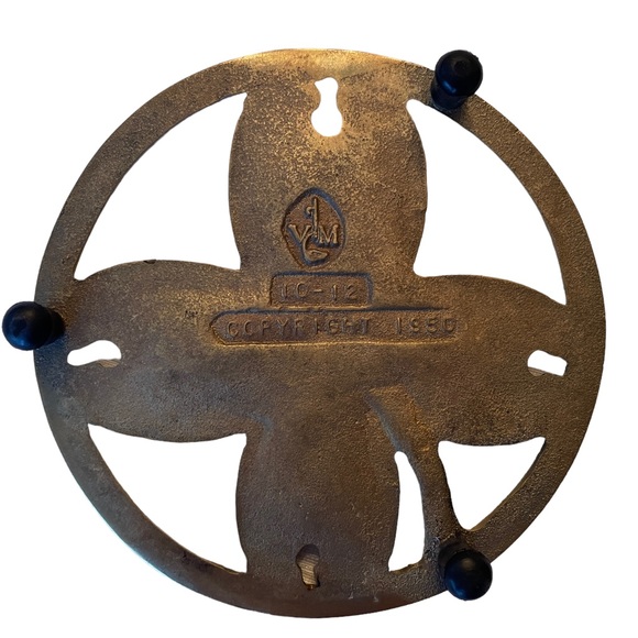 Virginia Metalcrafters Solid Brass Gold Signed Dogwood Flower Trivet, MCM 1950 - Picture 4 of 6